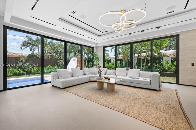 255 Capri Ave, Lauderdale By The Sea, FL 33308