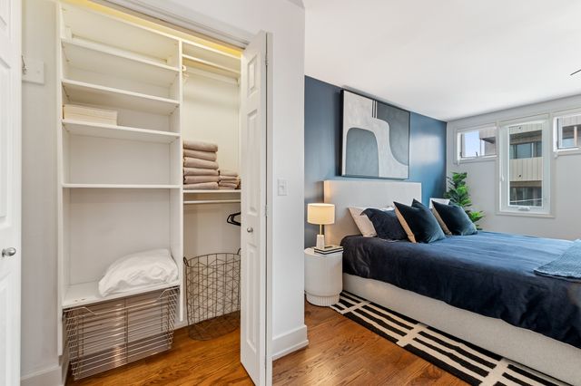 1527 W Pearson Street, Chicago, IL 60642