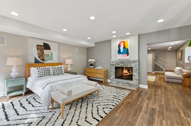 1527 W Pearson Street, Chicago, IL 60642