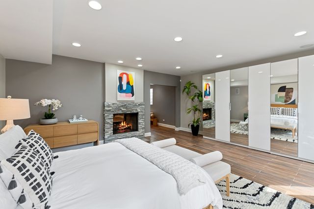 1527 W Pearson Street, Chicago, IL 60642