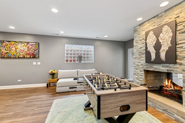 1527 W Pearson Street, Chicago, IL 60642