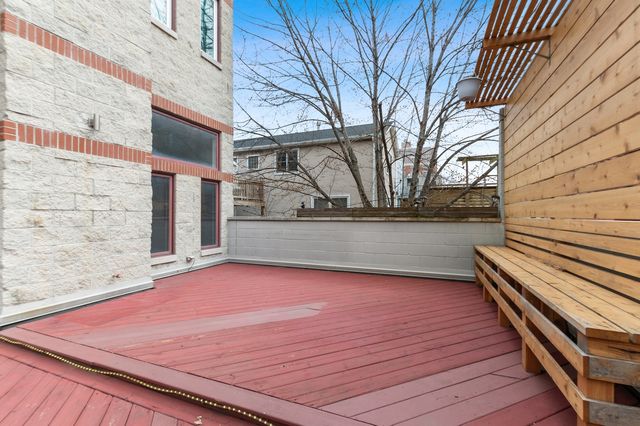 1527 W Pearson Street, Chicago, IL 60642