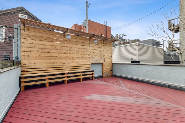 1527 W Pearson Street, Chicago, IL 60642