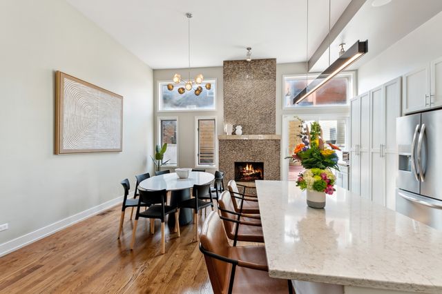 1527 W Pearson Street, Chicago, IL 60642