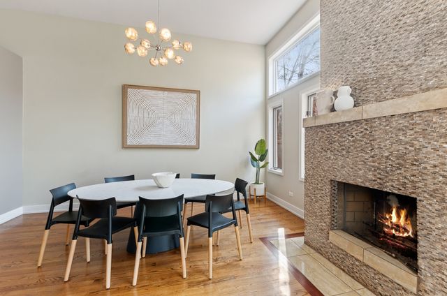 1527 W Pearson Street, Chicago, IL 60642