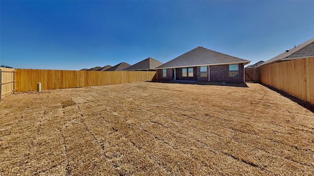 12704 Elba Drive, Yukon, OK 73099