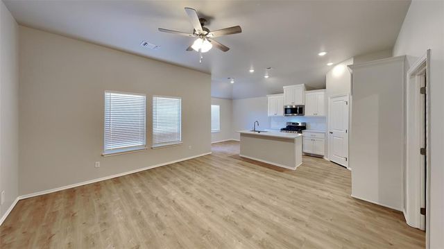 12704 Elba Drive, Yukon, OK 73099