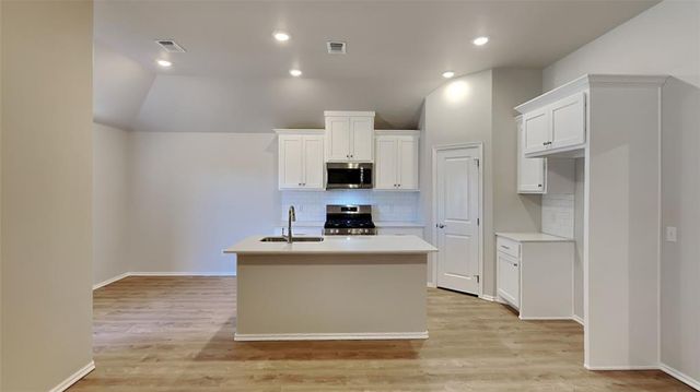12704 Elba Drive, Yukon, OK 73099