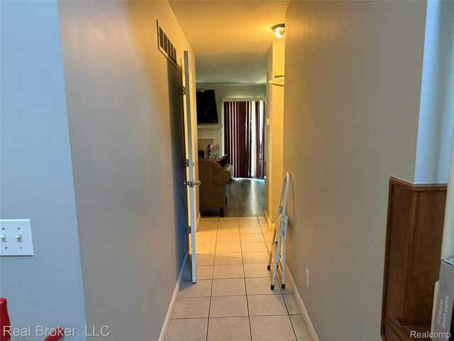 42575 Walnut Street, Clinton Charter Township, MI 48036