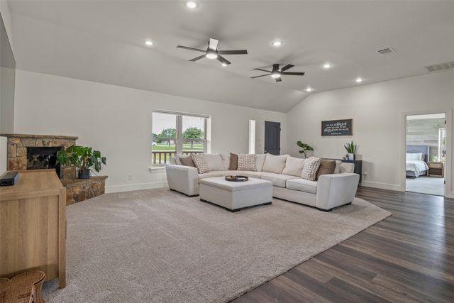 10486 Pheasant Run, Justin, TX 76247