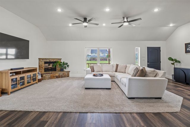 10486 Pheasant Run, Justin, TX 76247