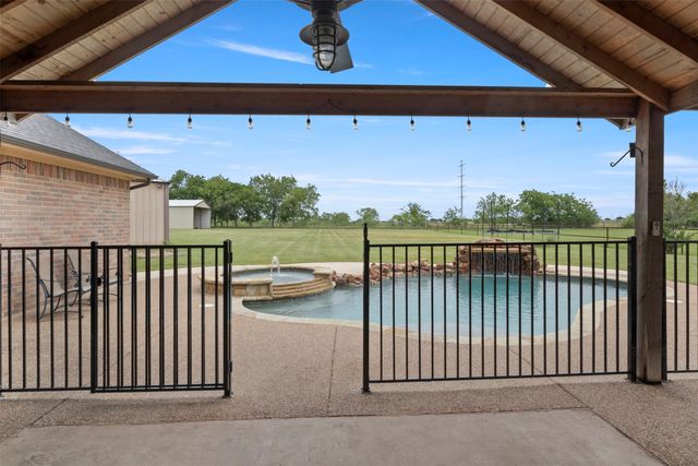 10486 Pheasant Run, Justin, TX 76247