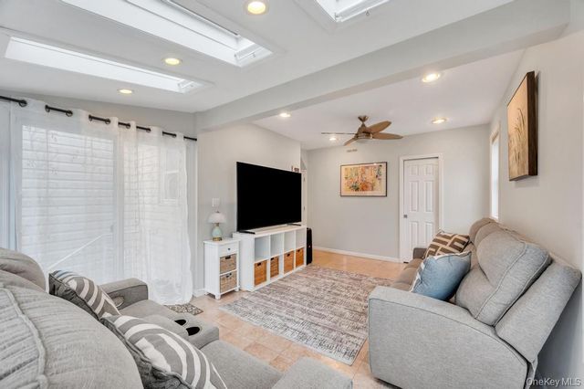 5 Washington Avenue, East Islip, NY 11730