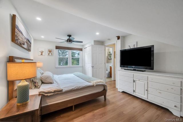 5 Washington Avenue, East Islip, NY 11730