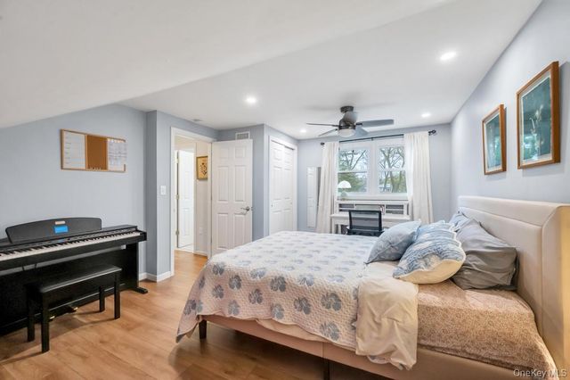 5 Washington Avenue, East Islip, NY 11730