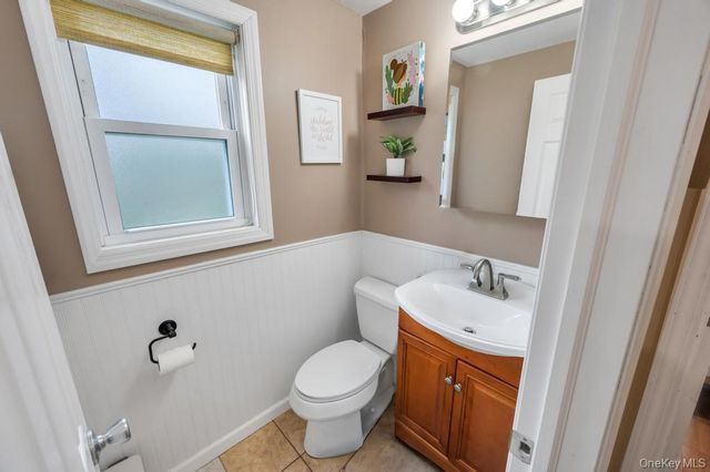 5 Washington Avenue, East Islip, NY 11730