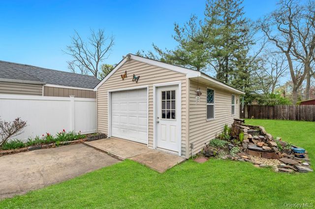 5 Washington Avenue, East Islip, NY 11730