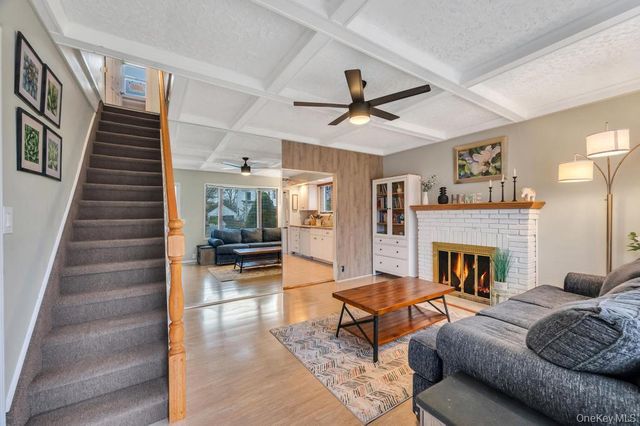 5 Washington Avenue, East Islip, NY 11730