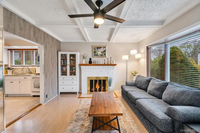 5 Washington Avenue, East Islip, NY 11730