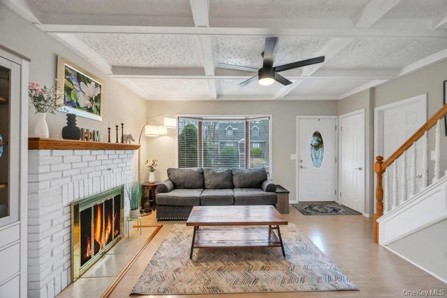 5 Washington Avenue, East Islip, NY 11730