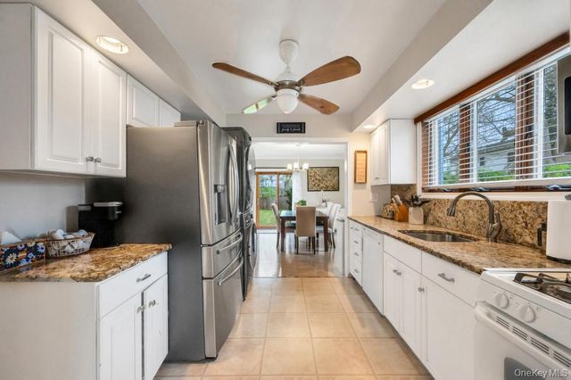 5 Washington Avenue, East Islip, NY 11730