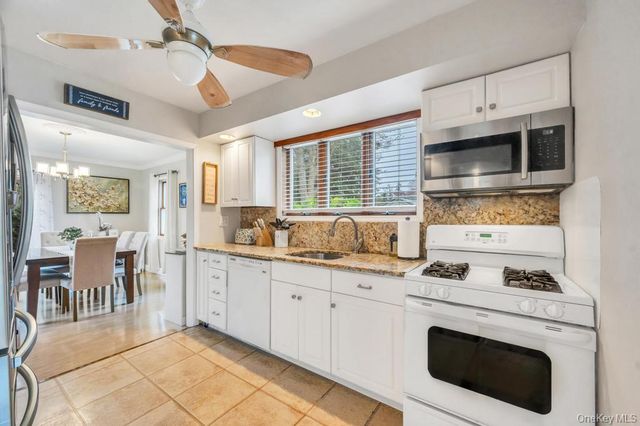 5 Washington Avenue, East Islip, NY 11730