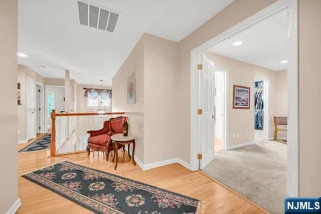 6 Highland Cross, Oakland, NJ 07436
