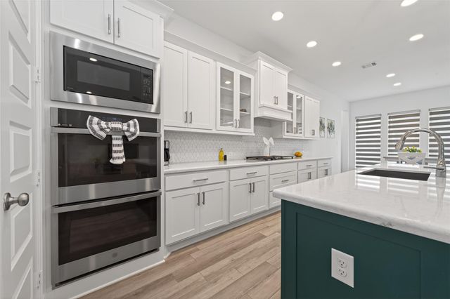 10383 Bayou Oaks Drive, Conroe, TX 77385