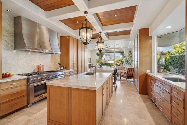 74 Mayfair Drive, Rancho Mirage, CA 92270