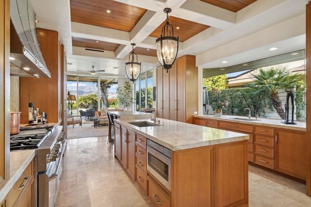 74 Mayfair Drive, Rancho Mirage, CA 92270