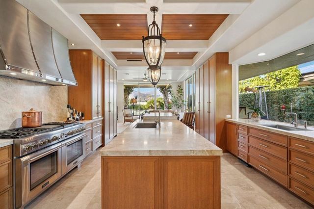 74 Mayfair Drive, Rancho Mirage, CA 92270