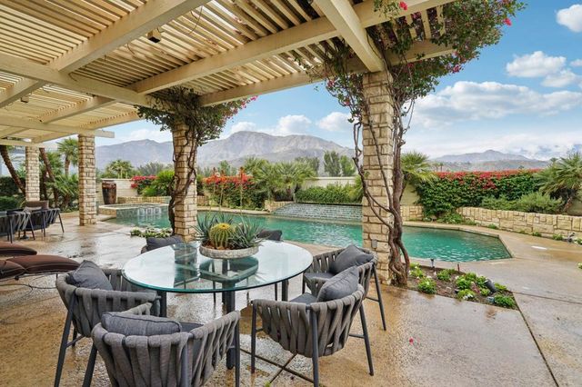 74 Mayfair Drive, Rancho Mirage, CA 92270