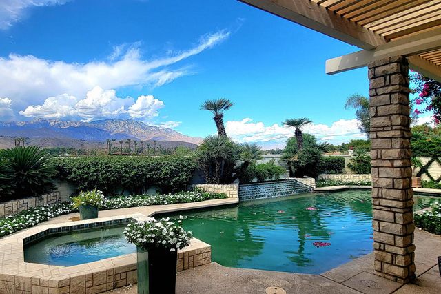 74 Mayfair Drive, Rancho Mirage, CA 92270