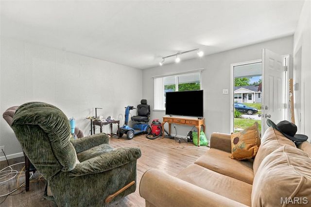 512 Eggering Drive, O'fallon, MO 63366