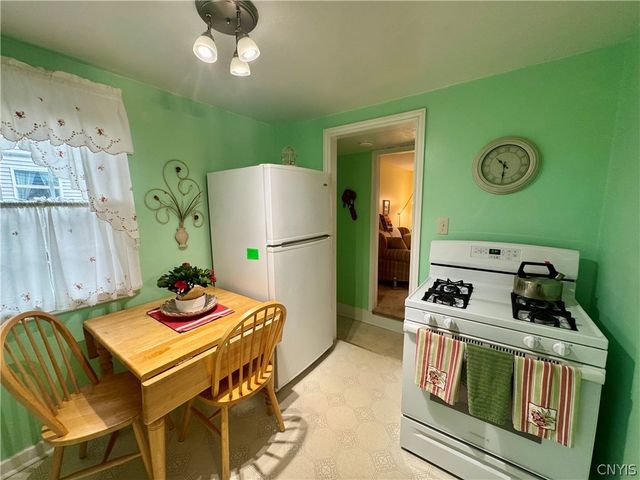 125 Crystal Drive, Clay, NY 13212