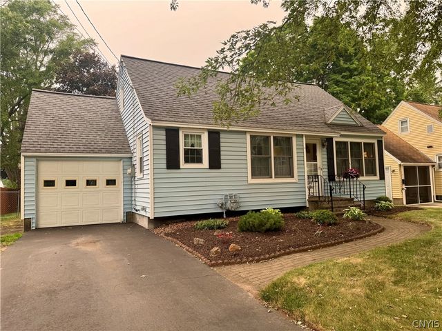 125 Crystal Drive, Clay, NY 13212