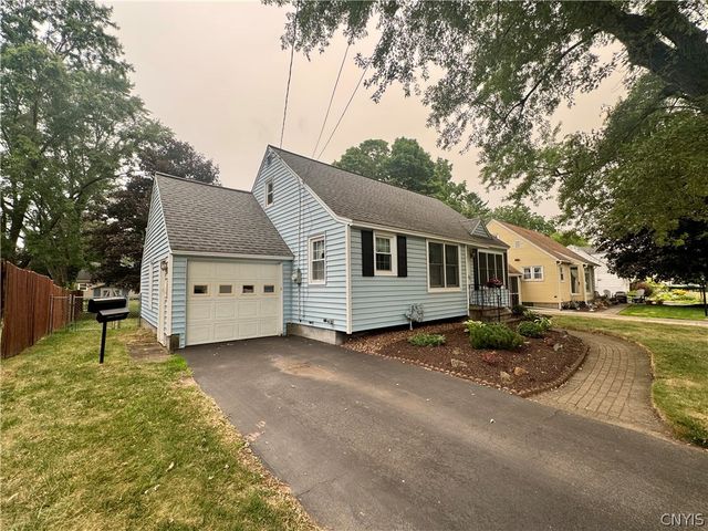 125 Crystal Drive, Clay, NY 13212