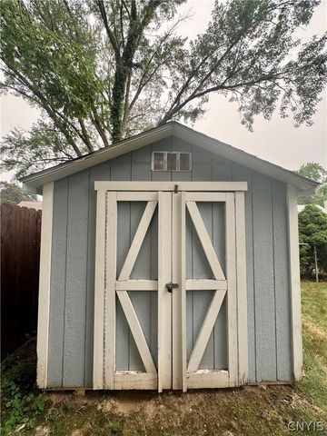 125 Crystal Drive, Clay, NY 13212