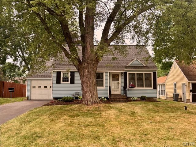 125 Crystal Drive, Clay, NY 13212