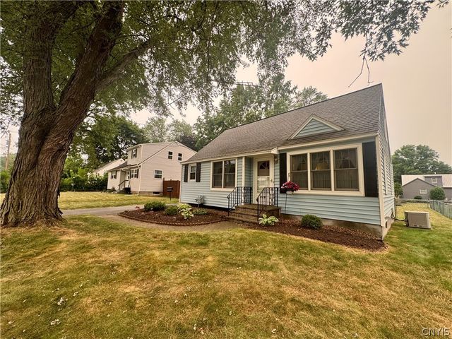 125 Crystal Drive, Clay, NY 13212