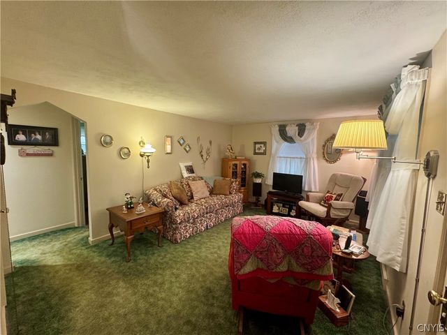 125 Crystal Drive, Clay, NY 13212