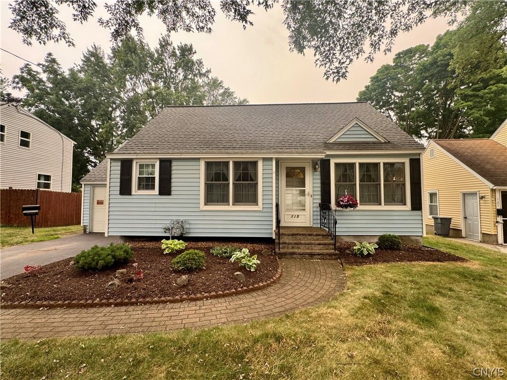 125 Crystal Drive, Clay, NY 13212