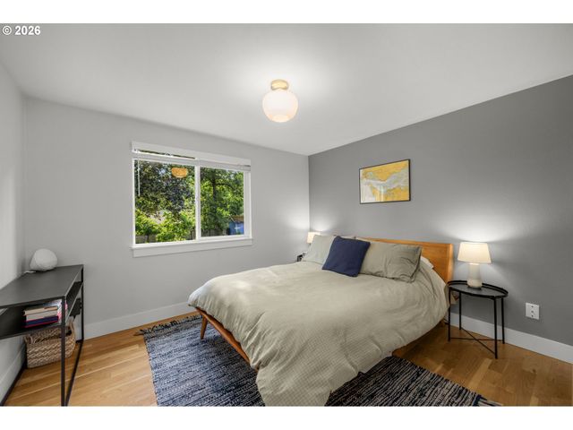 4743 Sw SEYMOUR Ct, Portland, OR 97221