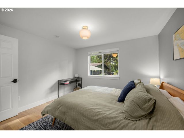 4743 Sw SEYMOUR Ct, Portland, OR 97221