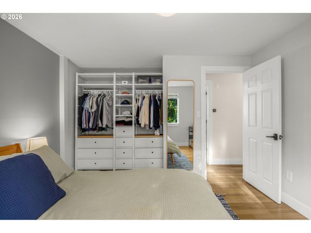 4743 Sw SEYMOUR Ct, Portland, OR 97221