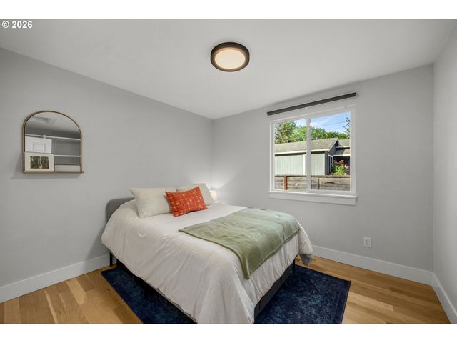 4743 Sw SEYMOUR Ct, Portland, OR 97221