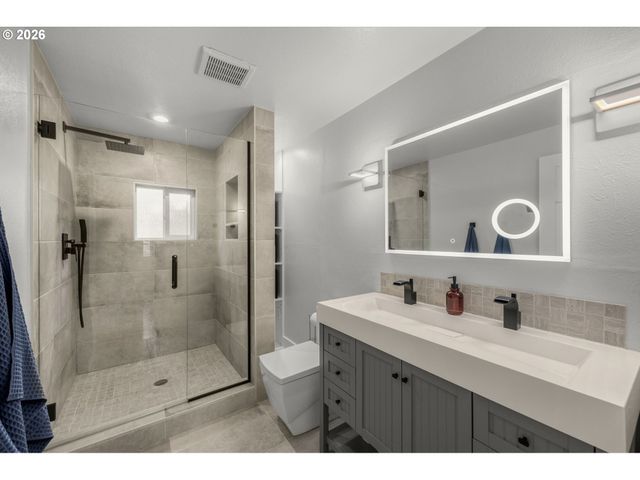 4743 Sw SEYMOUR Ct, Portland, OR 97221