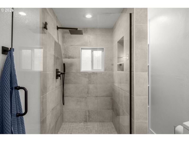 4743 Sw SEYMOUR Ct, Portland, OR 97221