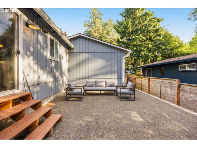 4743 Sw SEYMOUR Ct, Portland, OR 97221