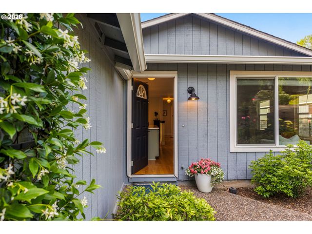 4743 Sw SEYMOUR Ct, Portland, OR 97221